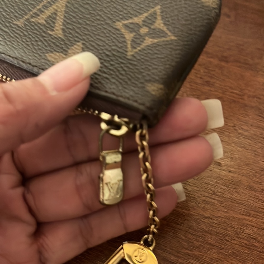 Louis Vuitton Key Pouch - Picture 4 of 7